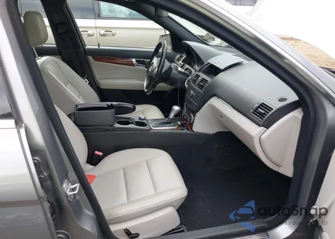 2011 Mercedes-Benz C 300 Luxury 4Matic/Sport 4Matic из США, поврежденный, VIN WDDGF8BB3BF653468